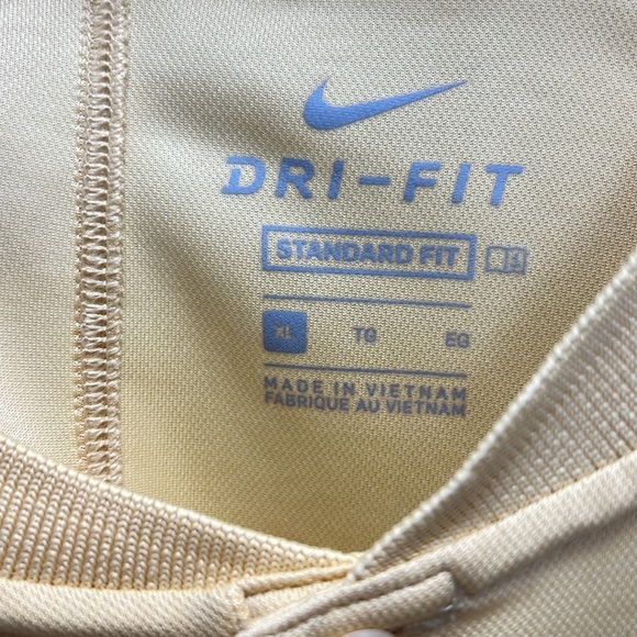 Nike‎ - Picture 6 of 7